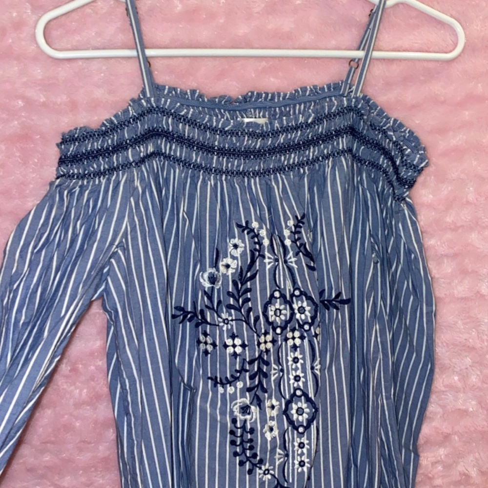 off shoulder shirt